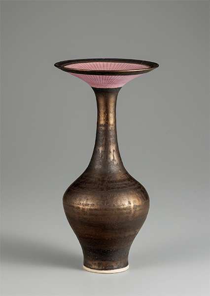 Lucie Rie Exhibition – Elegant Vessels Connecting East and West –